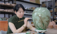 千峰翠色照初心——记青瓷传人沈燕荣